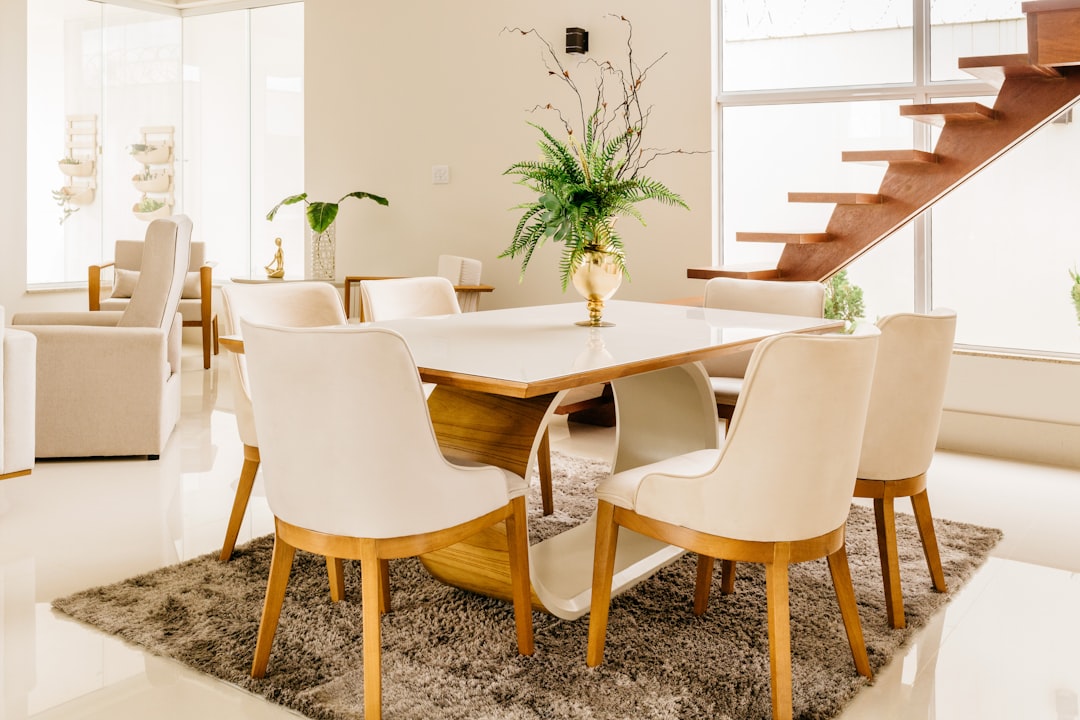 Dining Table Trends 2026: Warm Wood, Oval Shapes & Extendables