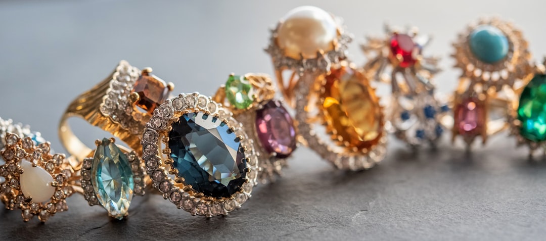 How to Buy Vintage Jewelry Without Getting Screwed