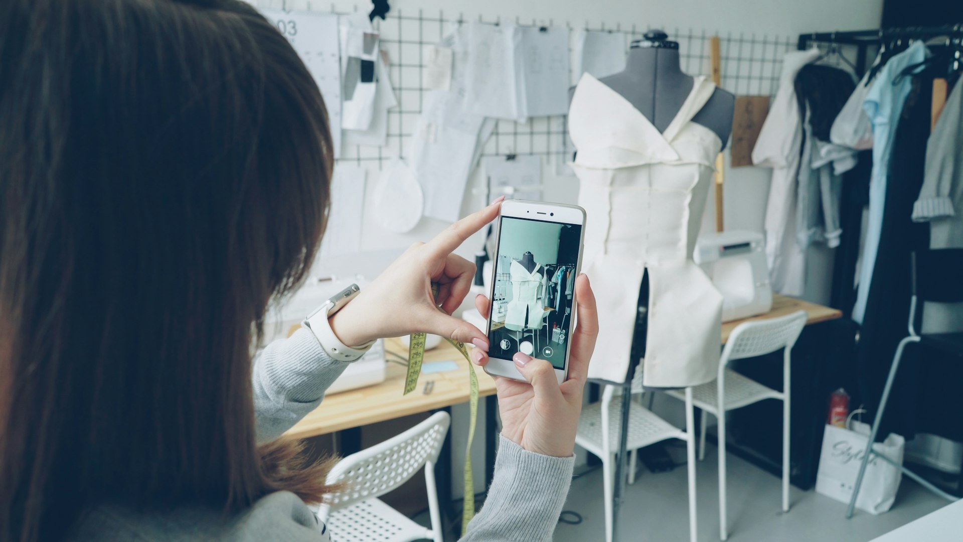 Augmented Reality: Transforming the Online Shopping Experience